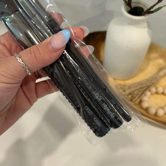 3 Piece Makeup Brush Set - Picture 2 of 3